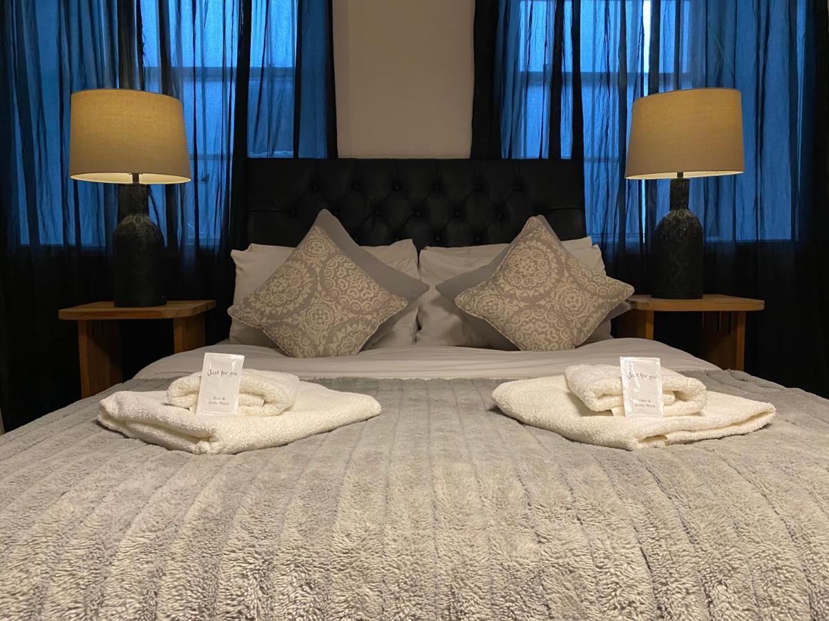 Queen Street Boutique Suites Эдинбург Экстерьер фото A bedroom at the hotel