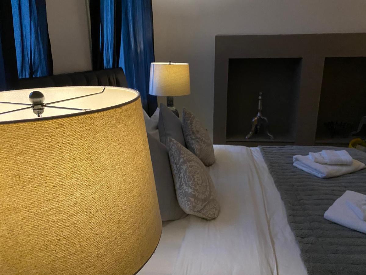 Queen Street Boutique Suites Эдинбург Экстерьер фото A lampshade
