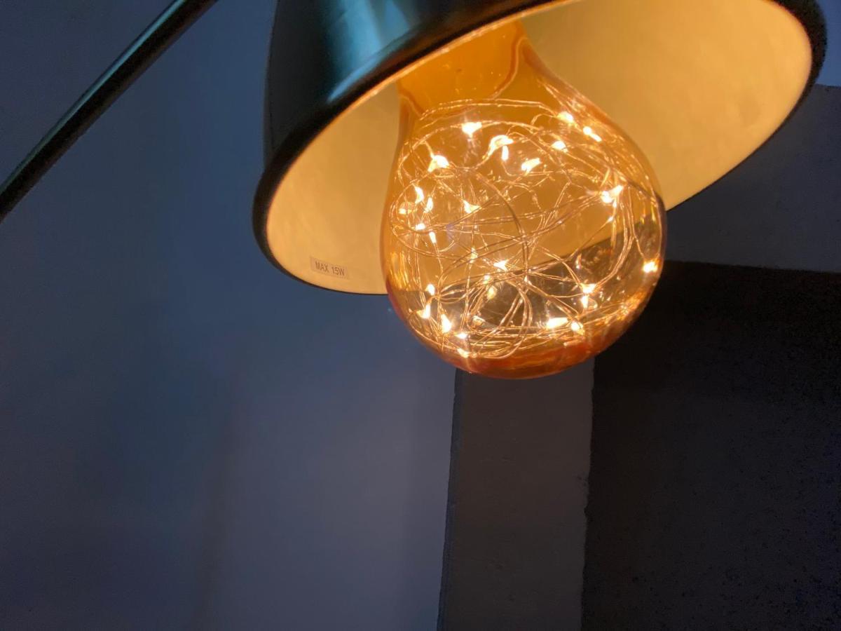 Queen Street Boutique Suites Эдинбург Экстерьер фото A light bulb