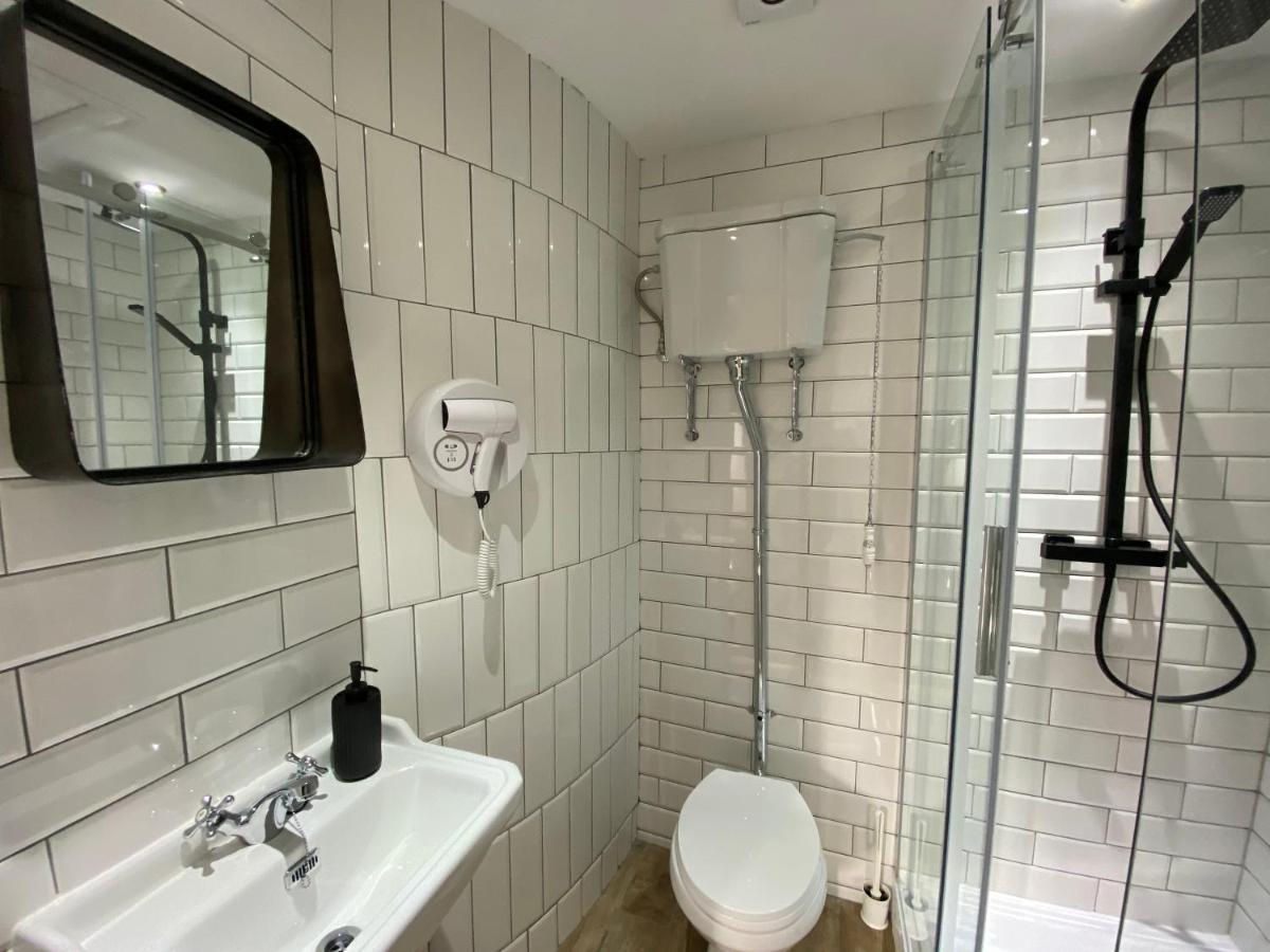 Queen Street Boutique Suites Эдинбург Экстерьер фото Bathroom at the hotel